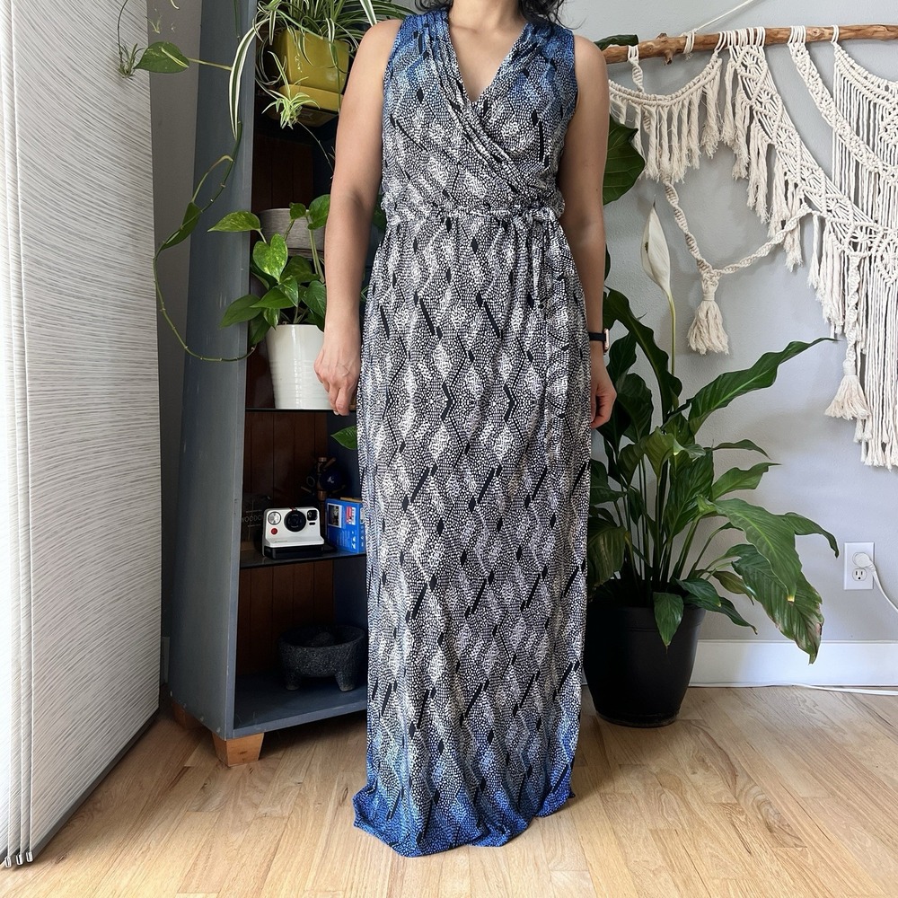 Liz Claiborne Blue And White Maxi Tie Dress Size small Ombre faux wrap column
